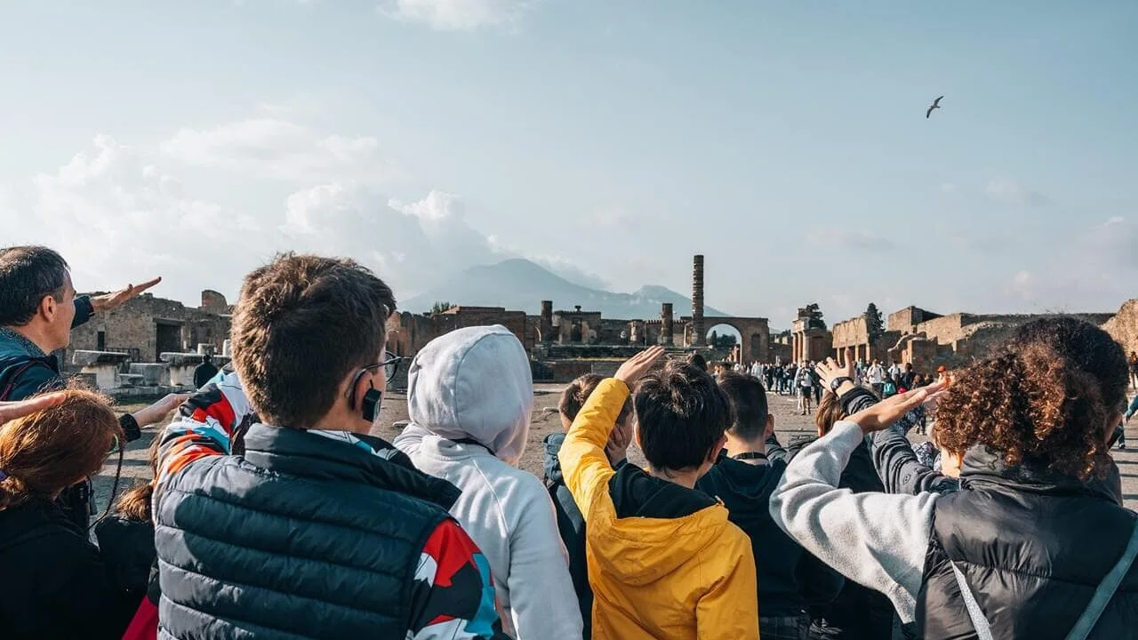 🏛️ Pompei tra realtà aumentata, yoga e attività per famiglie: una domenica speciale al Parco Archeologico